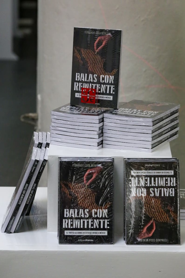 Aspecto de la portada del libro 'Balas con remitente'.