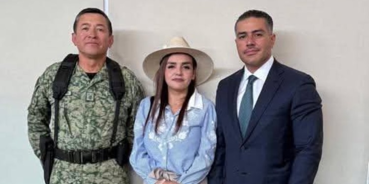 Harfuch y alcaldesa de Uruapan se reúnen