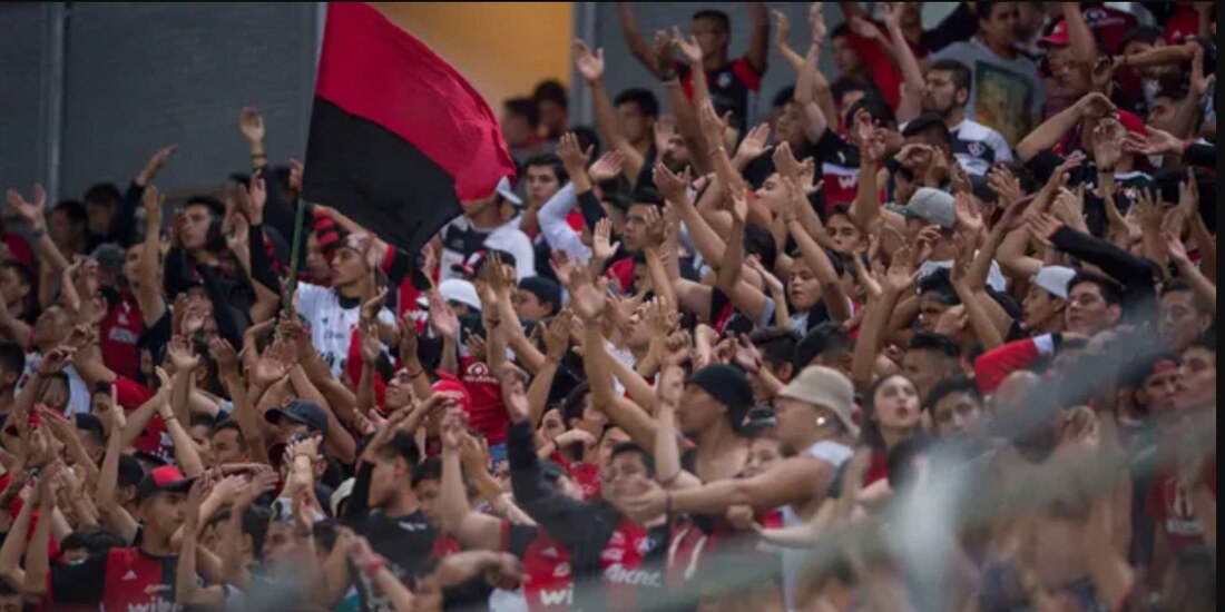 Aficionados del Atlas durante un partido de los tapatíos en la Liga MX.