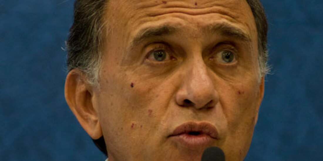 La FGR investiga al exgobernador de Veracruz, Miguel Ángel Yunes Linares, por delitos presuntamente cometidos durante su administración como director general del ISSSTE.