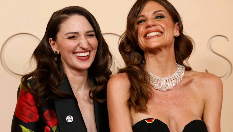 Famosos protestan en los Oscar 2026 con mensajes de ‘ICE OUT’