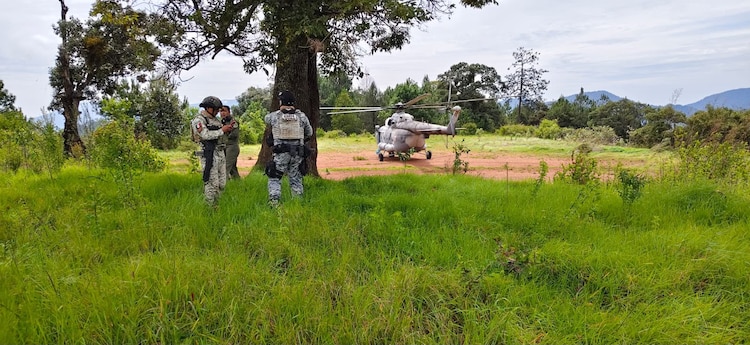 Fuerzas federales mantienen dispositivo de seguridad tras reportes de detonaciones en Los Bayados, Ajuchitlán.