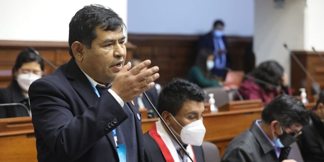 El congresista peruano Fernando Herrera Mamami falleció este lunes a causa de un presunto infarto.