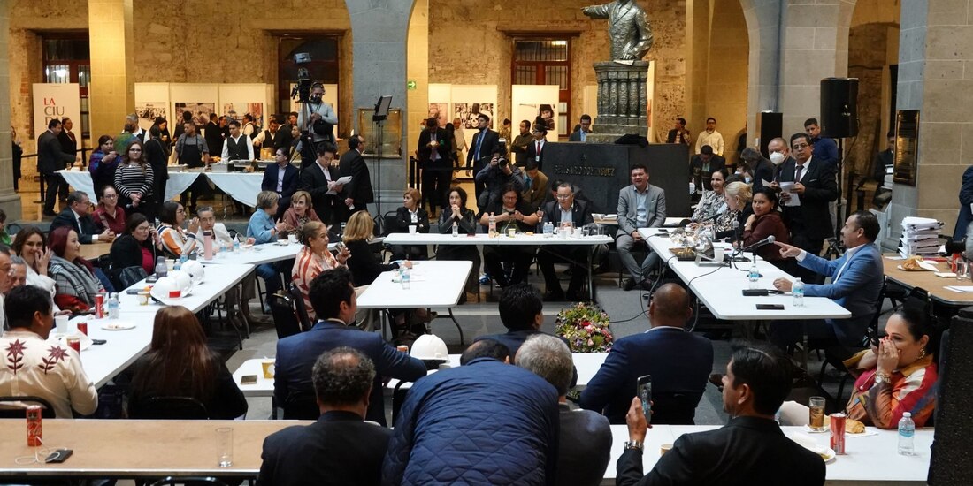 Aspectos de la sesión ordinaria en la sede alterna de Xicoténcatl.