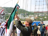 Condecoración de la Bandera de Guerra del Buque Cuauhtémoc.