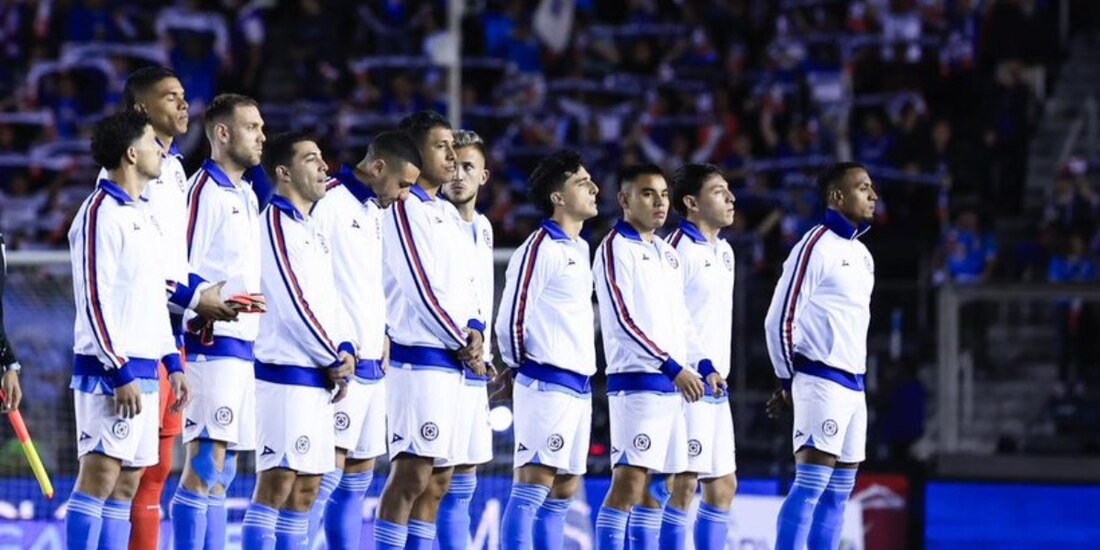 Jugadores de Cruz Azul previo a un partido de la Liga MX
