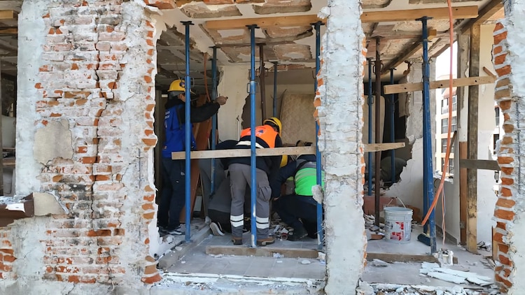 Daños en el edificio de Paseos de Taxqueña tras la explosión.