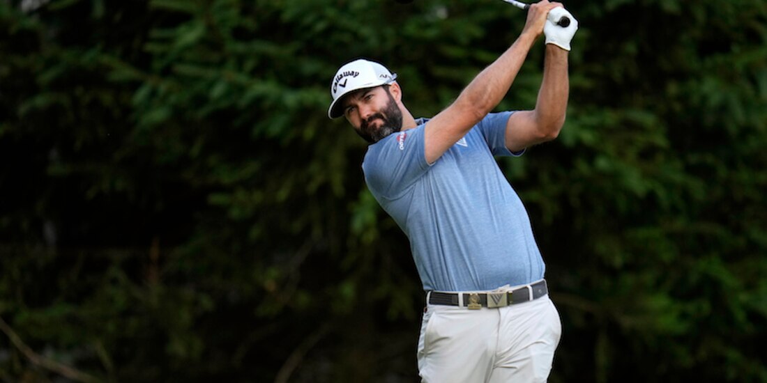 Adam Hadwin, ayer, después de lanzar un tiro.