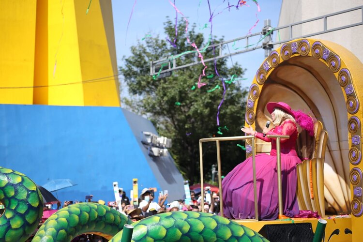 Laura León, "La Tesorito", participó en el desfile para celebrar el Día de Muertos.