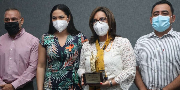 Reconocen la sensibilidad de la gobernadora de Colima, Indira Vizcaíno Silva.