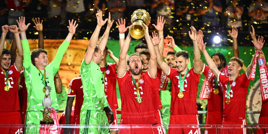 Harry Kane levantando la Copa de Alemania con el Bayern Múnich.