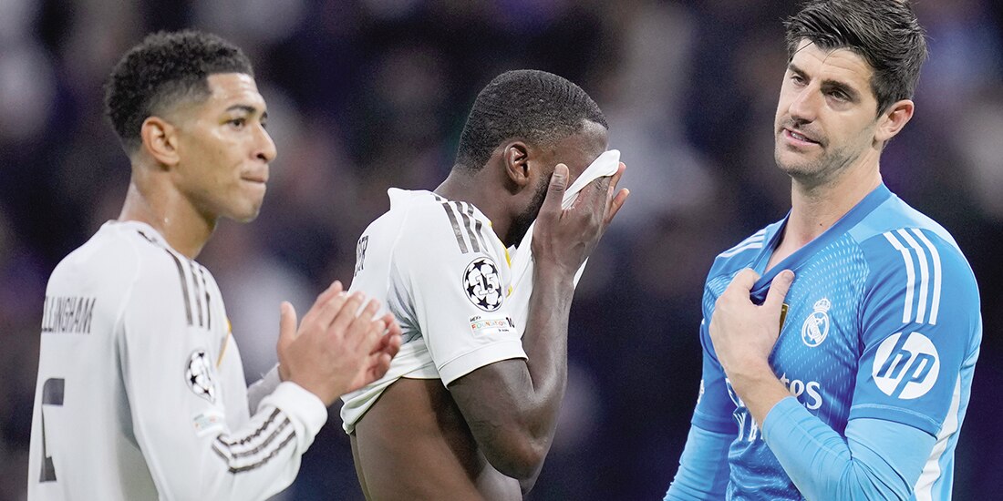 Futbolistas del Real Madrid se lamentan, tras la derrota del miércoles.
