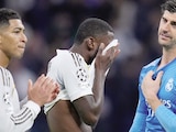 Futbolistas del Real Madrid se lamentan, tras la derrota del miércoles.