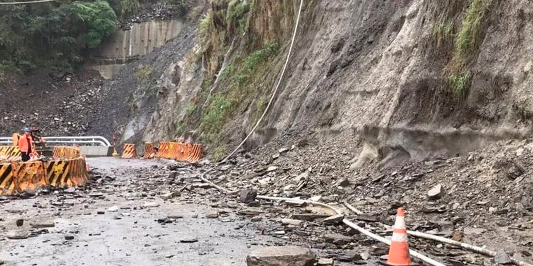 Un terremoto de magnitud 6.5 en Taipéi, Taiwán, causó la caída de rocas que hirieron a una mujer.