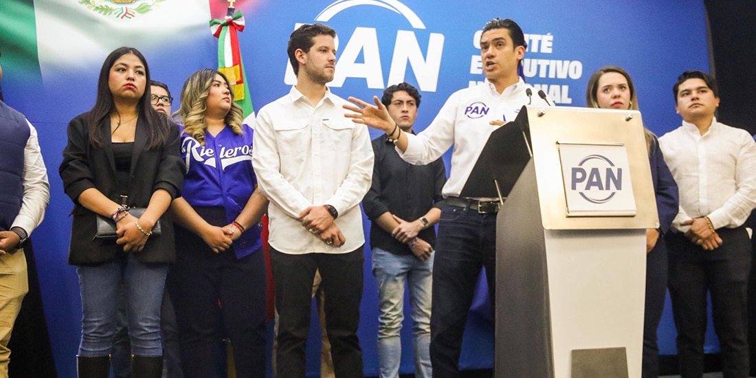 Panistas, ayer, en conferencia de prensa.