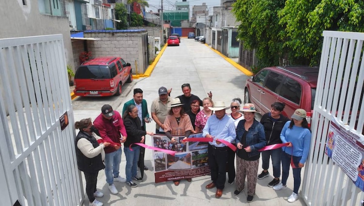 Miles de familias en Ecatepec, Estado de México, ven hoy renovadas sus calles, mejorando significativamente su calidad de vida y seguridad.