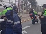 Policía ayuda a que joven llegue a tiempo a presentar su examen. Foto: Especial