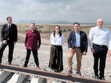 Marcelo Ebrard, Julio Menchaca y autoridades en el arranque de obras en Hidalgo, ayer.