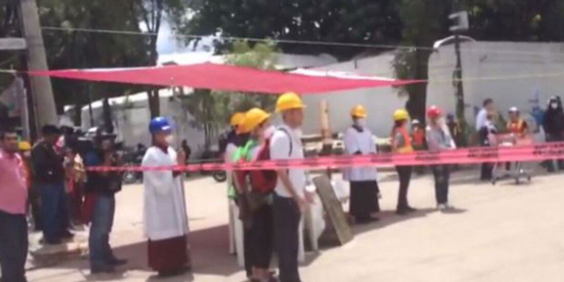 Vecinos piden por victimas de edificio colapsado