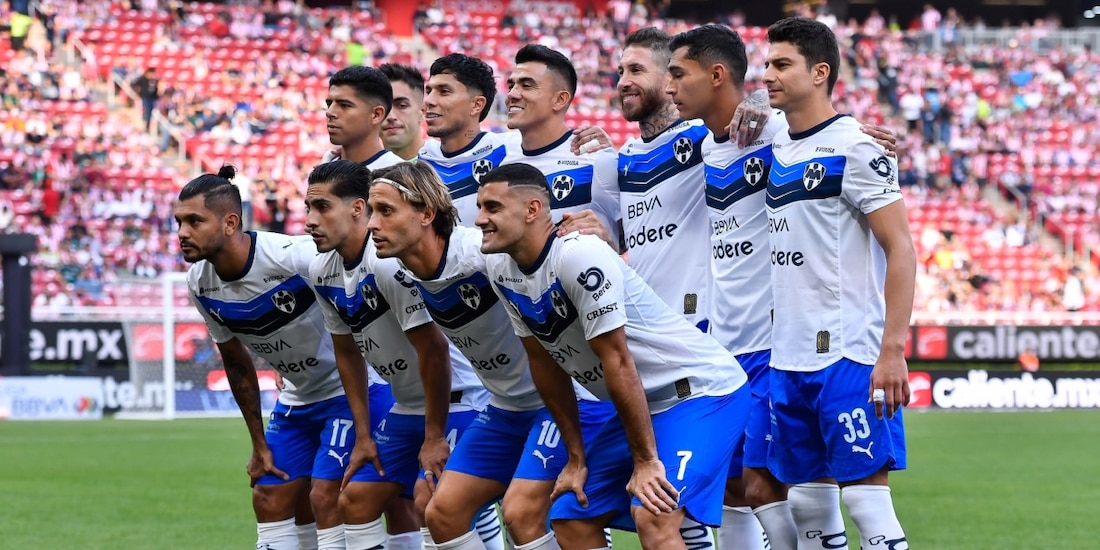 Jugadores de Monterrey antes de un partido en la Liga MX