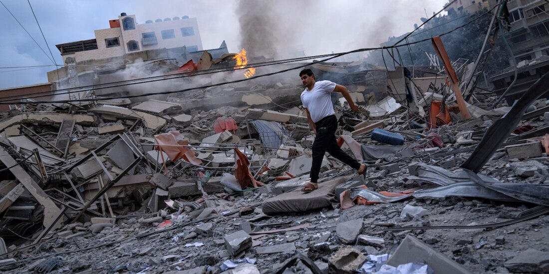 Un vecindario en escombros en Medio Oriente.