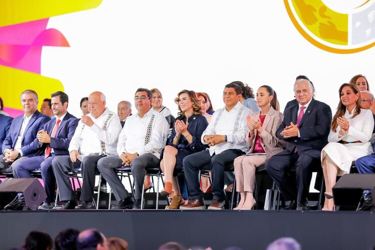 Gobernadora de Baja California, Marina del Pilar, participó junto a la Jefa de Gobierno de Ciudad de México, Claudia Sheinbaum Pardo, en la edición 47 del Tianguis Turístico 2023 