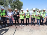 Al centro, la alcaldesa de Ecatepec, Azucena Cisneros Coss.