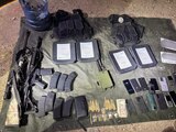 Armas de fuego, cartuchos, celulares y droga, entre los objetos asegurados al sur de Culiacán.