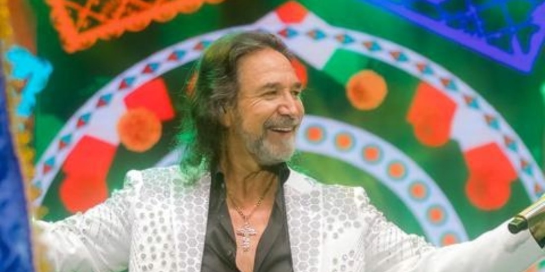 El Buki reza por el triunfo de México contra Inglaterra