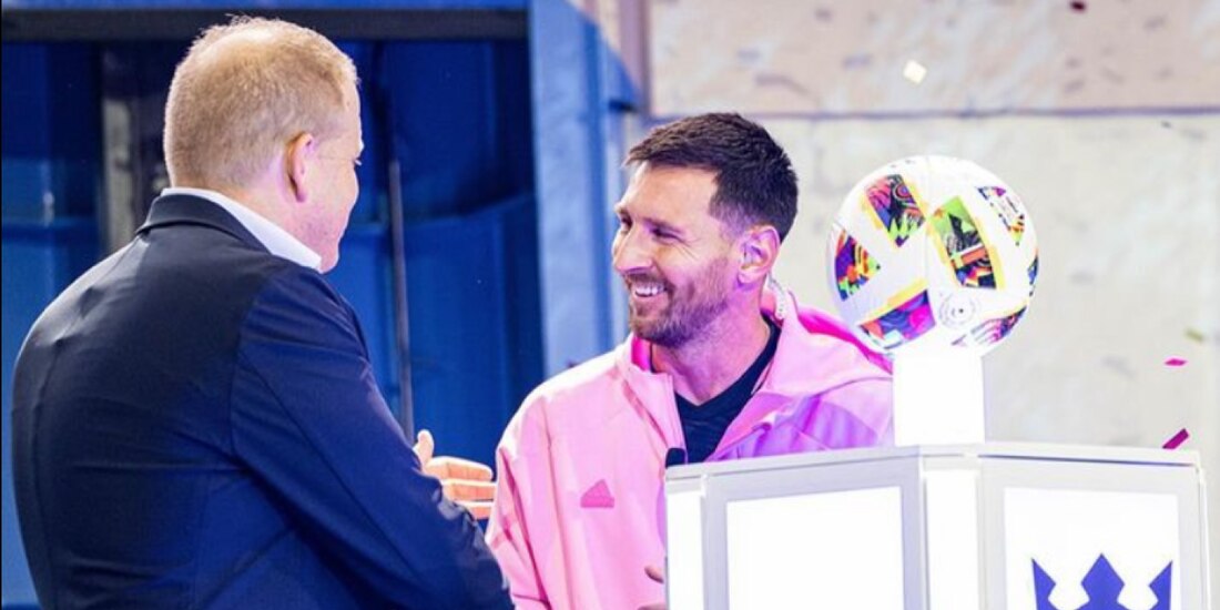 Lionel Messi presume sus increíbles tenis en lujoso crucero