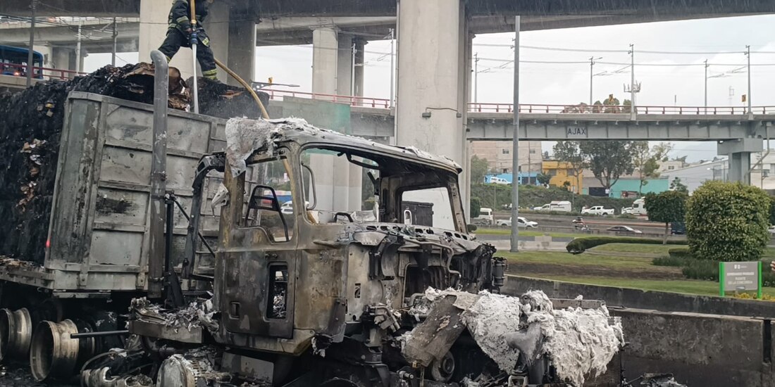Explosión de pipa de gas en inmediaciones del puente de La Concordia, en la alcaldía Iztapalapa.