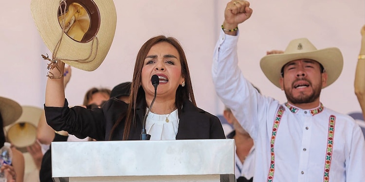 La alcaldesa de Uruapan, Grecia Quiroz, ayer, al tomar la palabra.