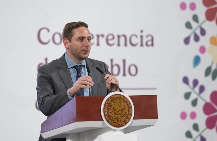 Eduardo Clark García, subsecretario de Integración y Desarrollo del Sector Salud, ayer, en conferencia de prensa.