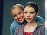 Hayden Penetriere y Michelle Trachtenberg en la película 'Ice princess'