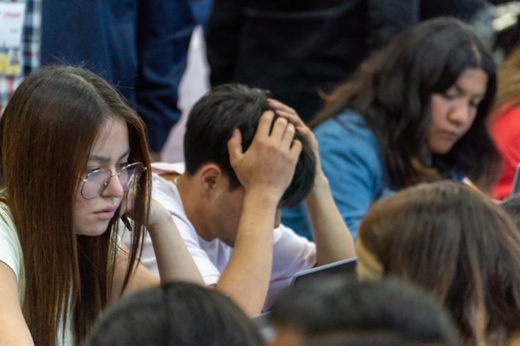 Al término de la prueba, aspirantes reportaron fallas y problemas en la plataforma digital.