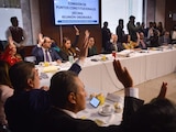 Integrantes de la Comisión de Puntos Constitucionales, durante la reunión ordinaria de ayer.
