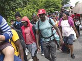 Alrededor de seis mil migrantes, en su camino a la CDMX, llegaron al municipio de Huehuetán, Chiapas, ayer.