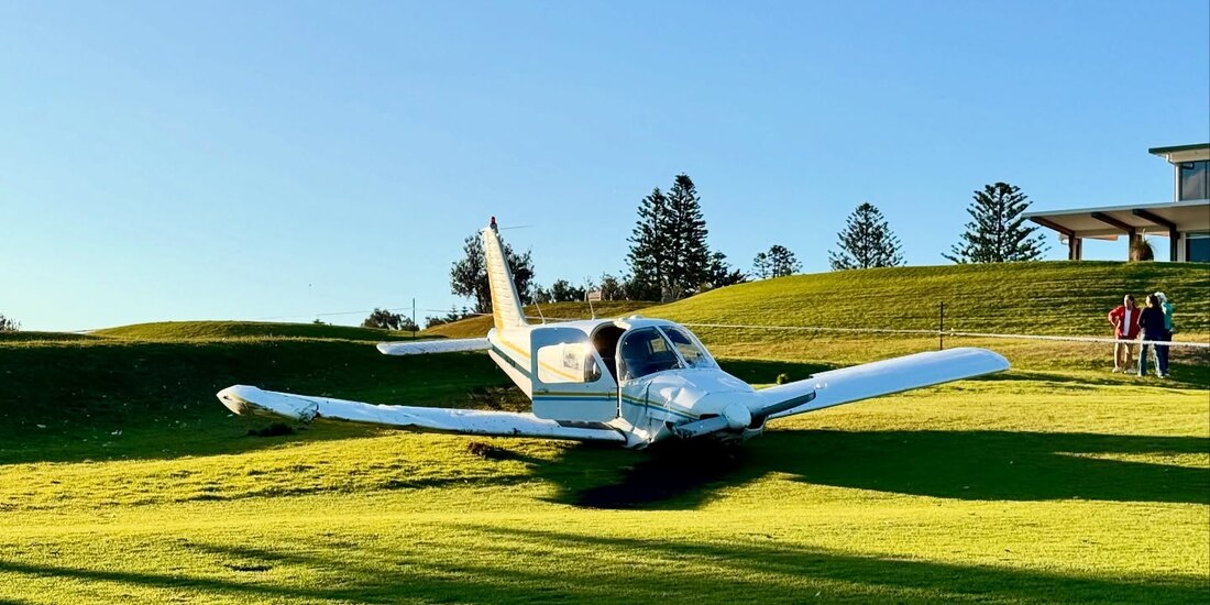 Avioneta sufrió daños severos luego del aterrizaje forzoso en el Mona Vale Golf Club.