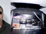 Detienen a 2 sujetos con droga oculta en una camioneta en la Venustiano Carranza