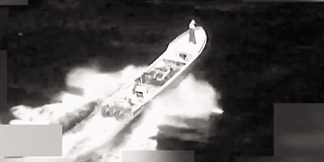 Embarcación que navegaba en aguas del Pacífico momentos antes de ser atacada por EU, ayer.