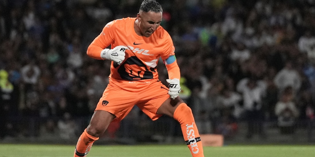 Keylor Navas festeja un gol de Pumas en el Clausura 2026 de la Liga MX.