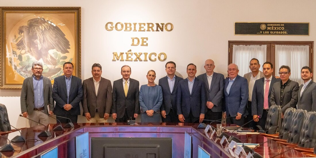 Al centro, la Presidenta de México, Claudia Sheinbaum.