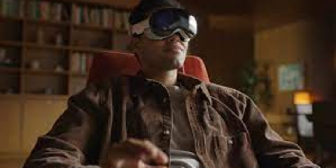 Este lunes 5 de junio, la empresa de tecnología Apple dio a conocer el 'Vision Pro', su nuevo visor de realidad mixta que costará 3 mil 499 dólares.