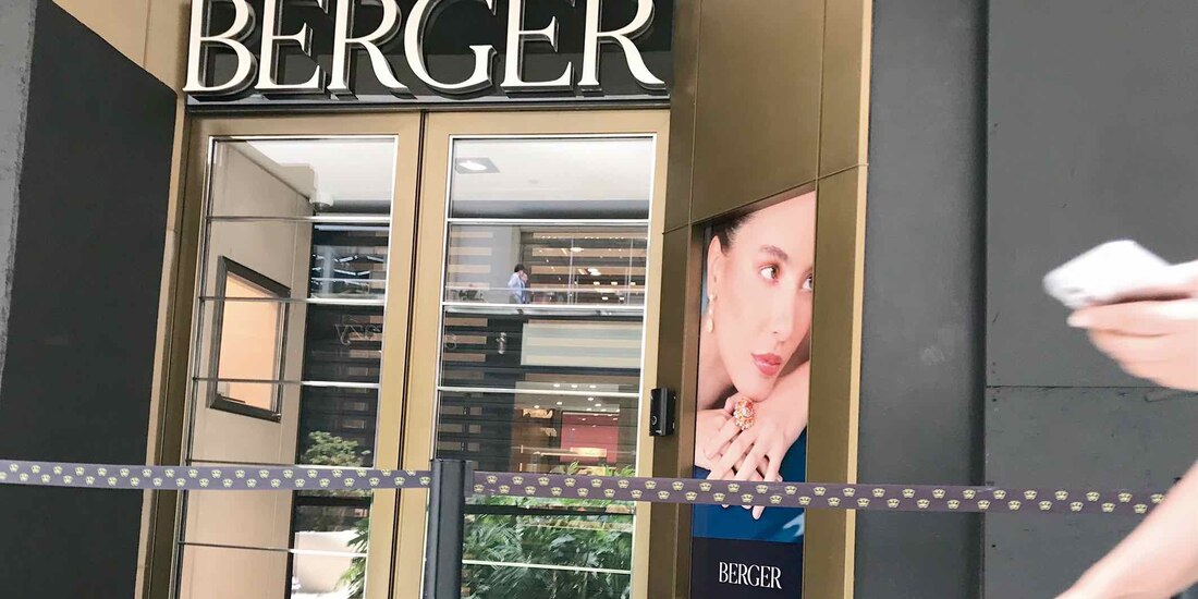 La joyería Berger de Plaza Antara permaneció cerrada ayer, a tres días de que se registró el robo de 15 relojes.