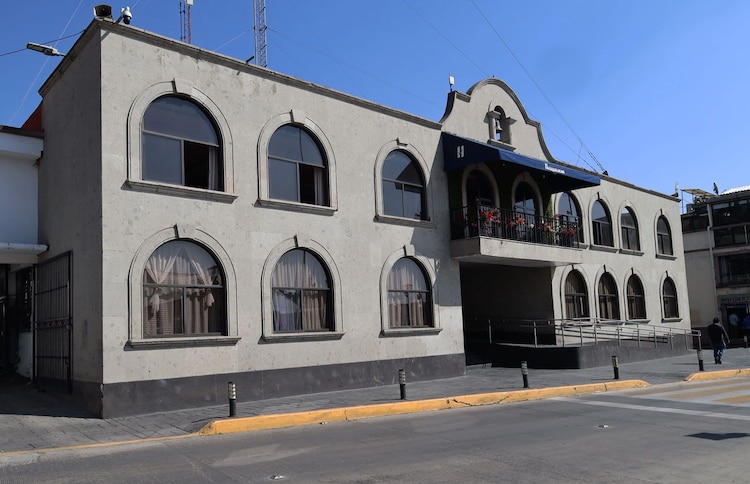 La vigilancia se apoya en centros de mando y torres de monitoreo en puntos estratégicos.