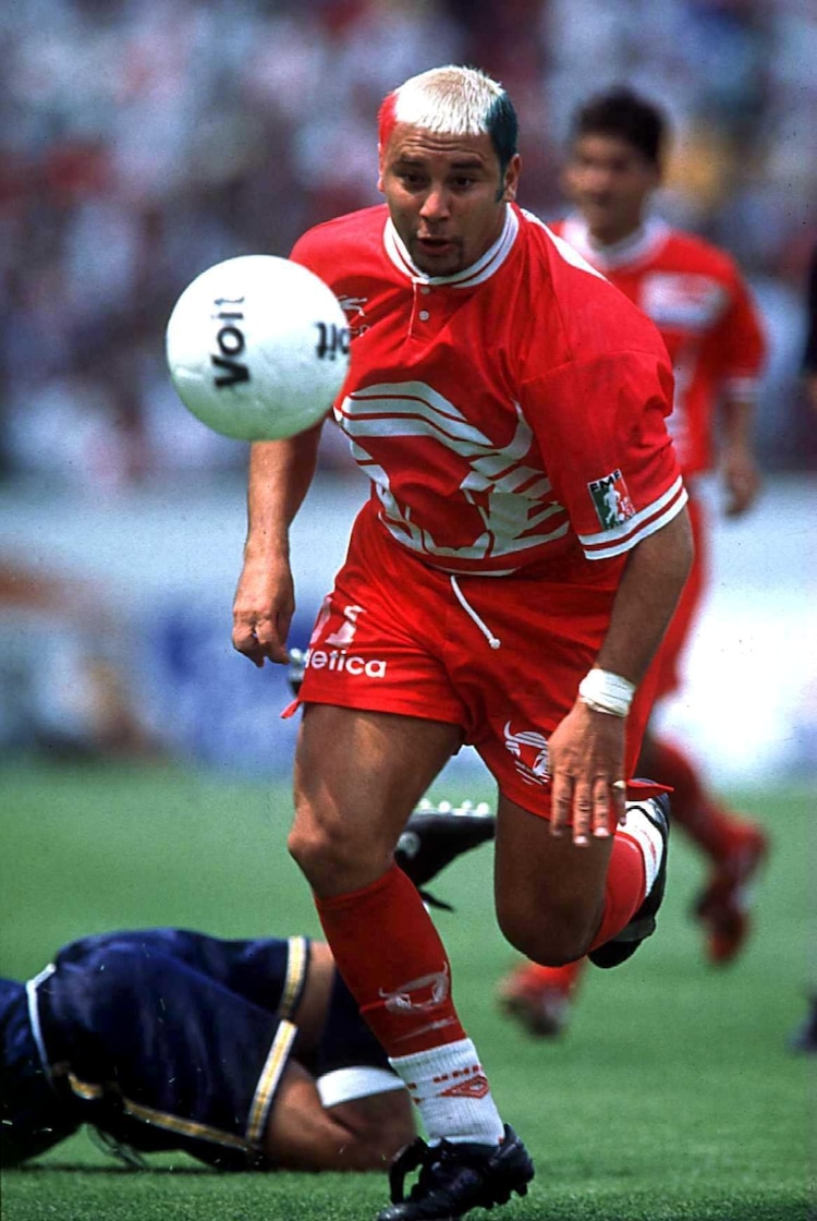 Antonio Mohamed durante un partido con Toros Neza.