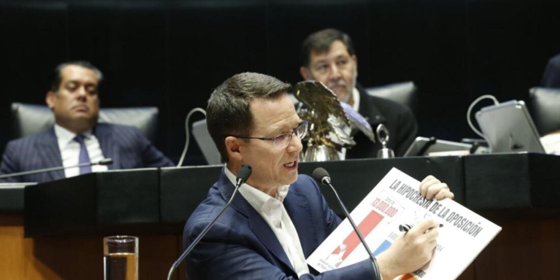El líder del PAN en la Cámara alta, ayer, al hablar en tribuna.