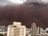 Miedo en Brasil por una nube de polvo que cubrió una ciudad entera y varias zonas más