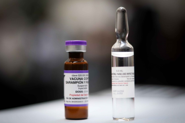Muestra de una vacuna contra el Sarampión y Rubeola.