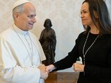 El papa León XIV recibe a la líder opositora venezolana, María Corina Machado, en el Vaticano.
